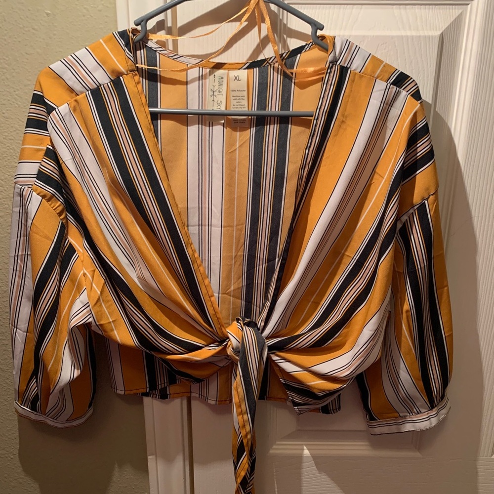 Cropped tie shirt